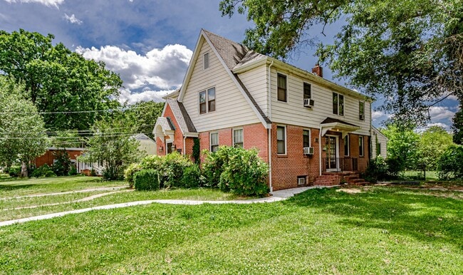 Primary Photo - 1022 W 48th St