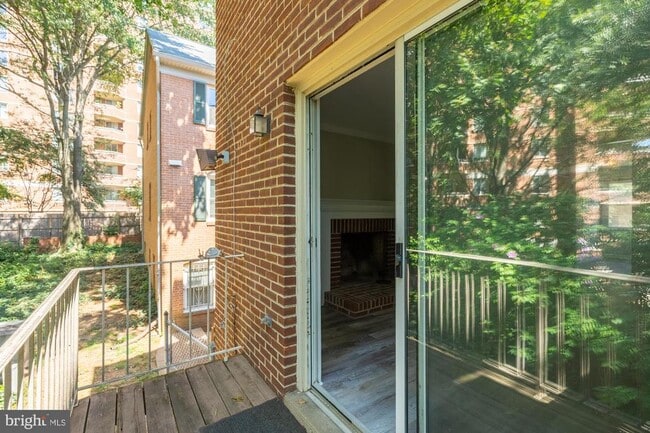 Building Photo - 1204 N Wayne St