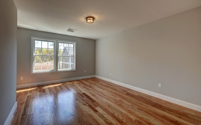 Building Photo - 326 Meadowside Rd