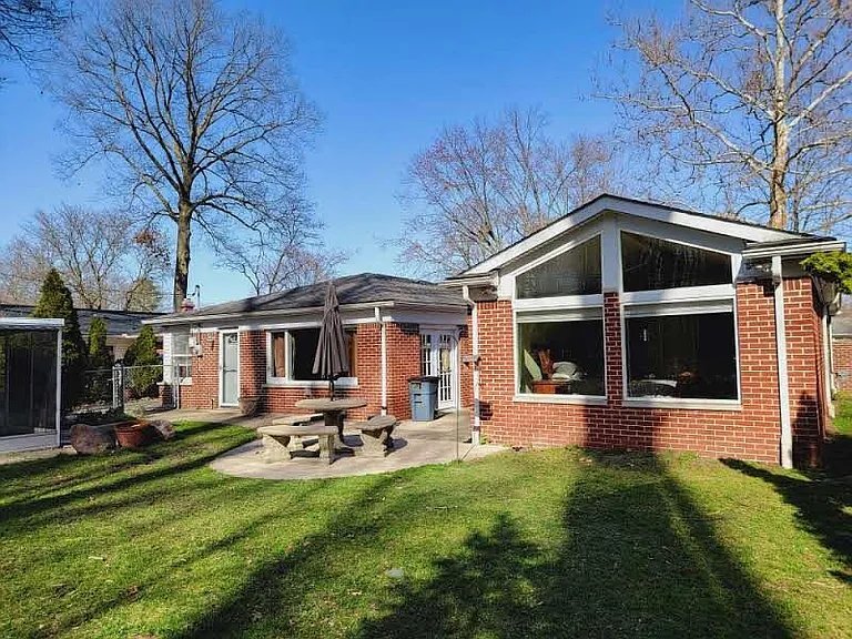 Building Photo - 18311 Norwich St