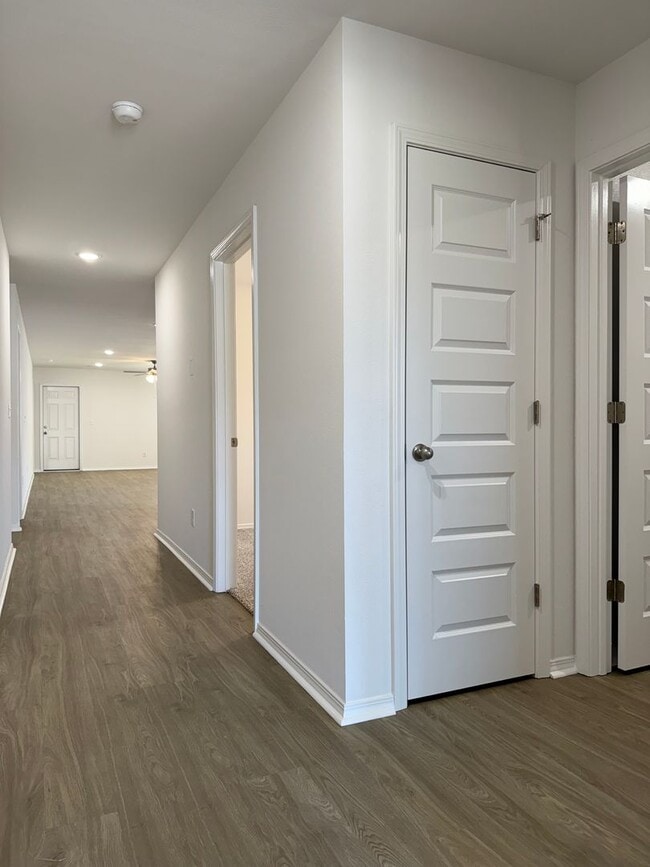 Building Photo - 240 Bighorn Trl