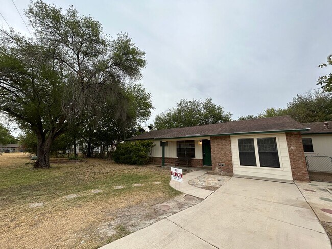 Building Photo - *COMING SOON* Tucked Away on a Cul-de-Sac | 3-Bedroom San Antonio Home!