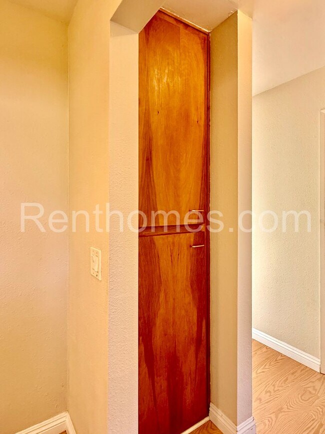 Building Photo - 8308 Regents Rd