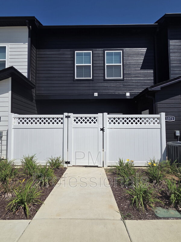 Building Photo - 1373 Rebecca Johns Dr