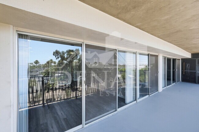 Building Photo - 425 W Paseo Redondo