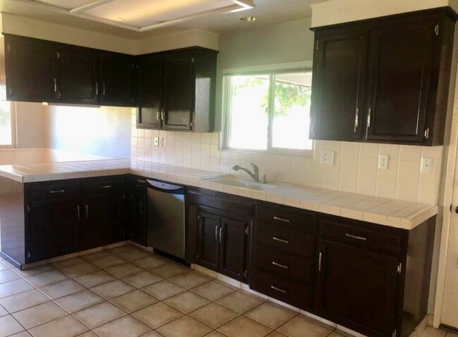 Building Photo - Montecito Estates 3 Bed/ 2 Bath Home