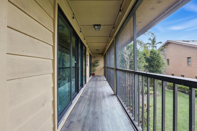 Building Photo - 122 SE Crestwood Cir