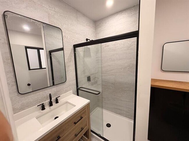 Building Photo - 1721 SW 12th St