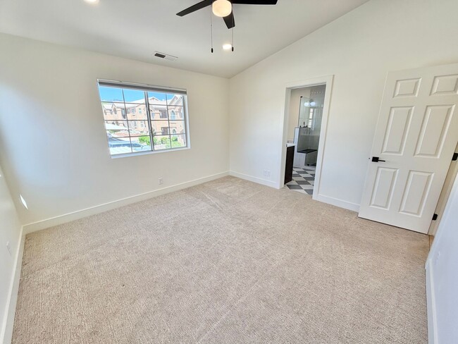 Building Photo - Wonderful Remodeled La Paloma Home!