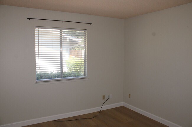 Building Photo - 6351 Chapel View Ln