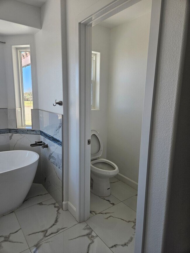 Building Photo - STUNNING CUSTOM APPLE VALLEY HOME