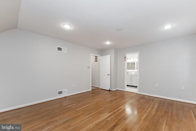 Building Photo - 7923 Ivymount Terrace