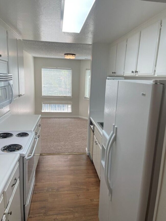 Building Photo - Nor Cal Realty Inc, 3BD 2 BTH condo ***Mes...