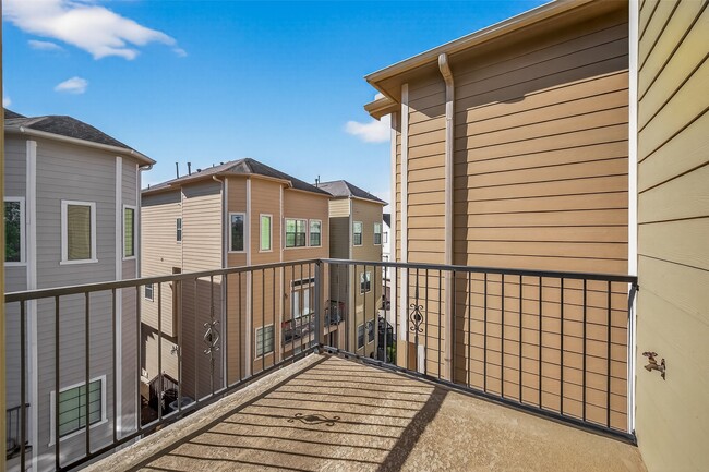 Building Photo - 2063 W 14th 1/2 St