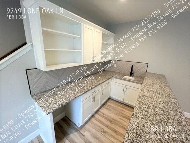 Building Photo - 9749 Lone Oak Ln
