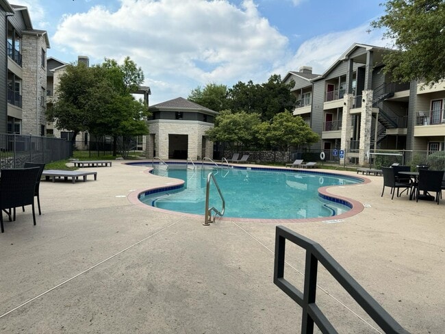 Building Photo - 2320 Gracy Farms Ln