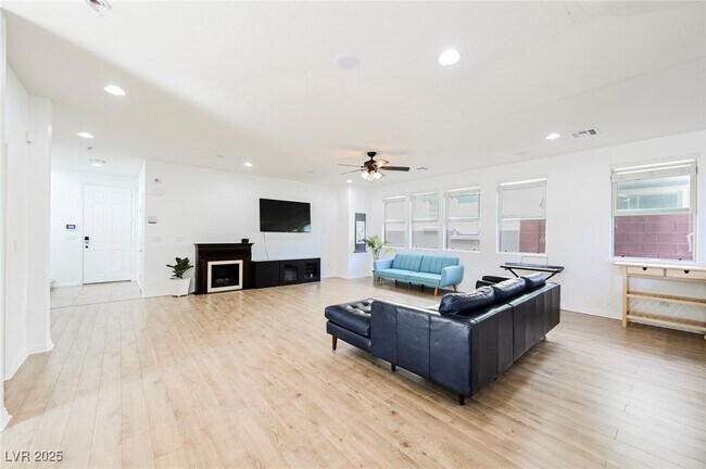 Building Photo - 5484 Sentinel Point Ct