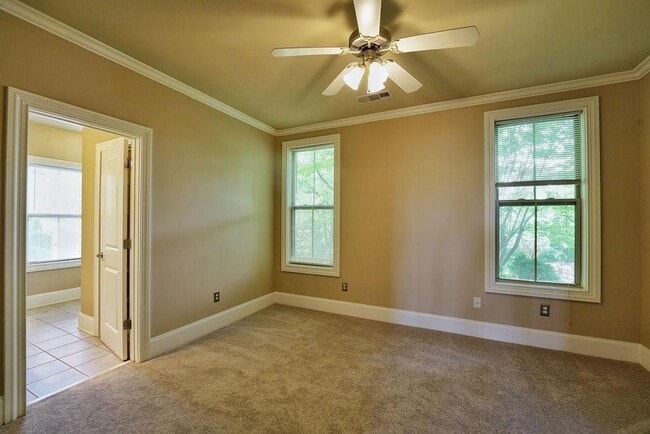 Building Photo - 307 Le Gran Bend