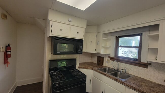 Building Photo - 421 E Thornton St