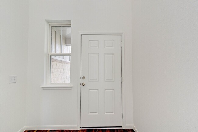 Building Photo - 25821 Hedgerow Dr