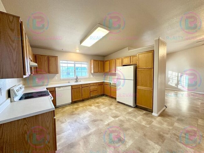 Building Photo - 1 Month Free!!! Beautiful 3BR 2 Bath home with RV Parking!