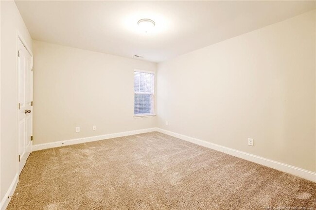 Building Photo - 136 Loch Ln