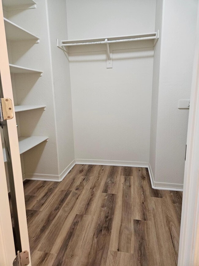 Building Photo - 2204 W Le Marche Ave