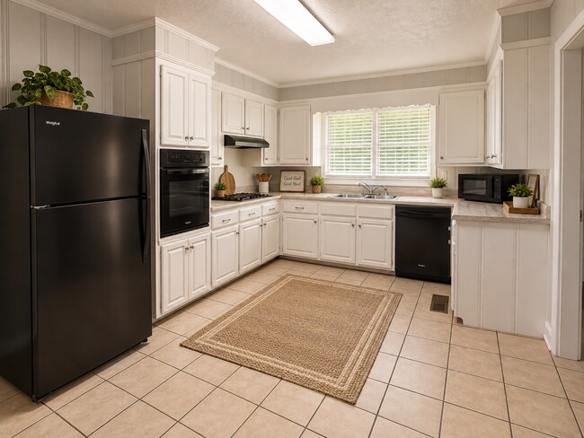 Building Photo - 4 Bedroom, 2 Bath Home in Humboldt