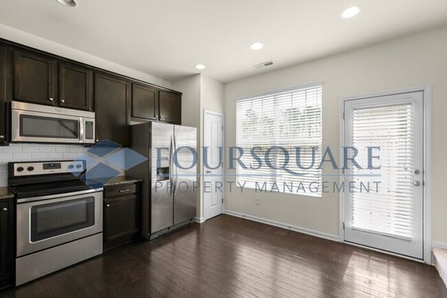 Building Photo - End Unit Townhome | Washer/ Dryer Included...