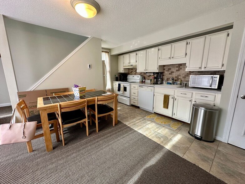 Building Photo - 50 River Colony
