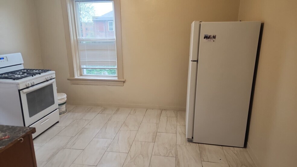 Building Photo - 6312 Cates Ave