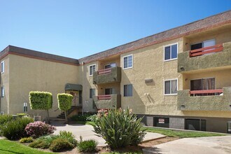 Building Photo - Updated 2BD/2BA Apartment IN SYLMAR