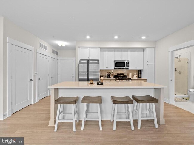 Building Photo - 43795 Transit Sq