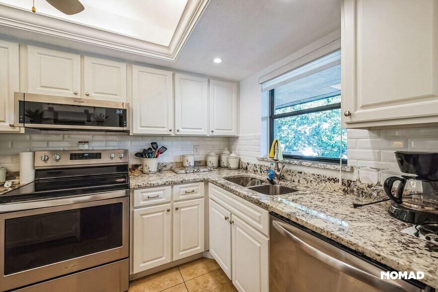 Building Photo - 104 Capri Isles Blvd