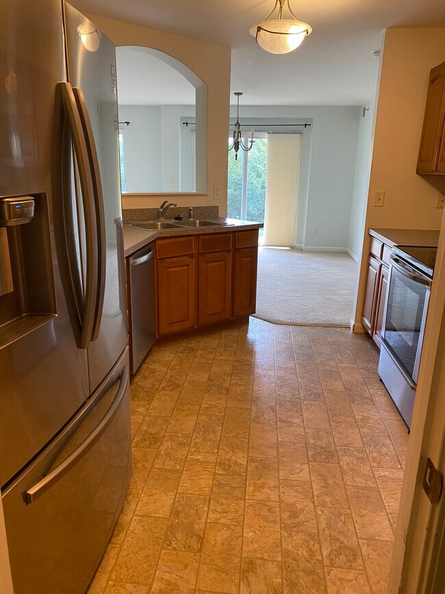 Building Photo - 313 Riverscape Ct