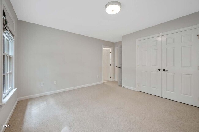 Building Photo - 1202 Summerville Ln