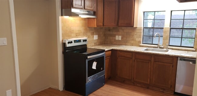 Building Photo - 15906 Longneck Dr