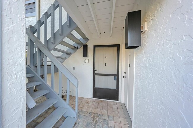 Building Photo - 611 Lively Dr