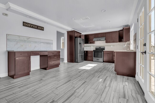 Building Photo - 952 E Cottonwood St