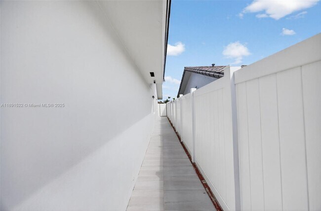 Building Photo - 13280 SW 39th Terrace