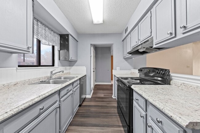 Building Photo - IDEAL LOCATION!