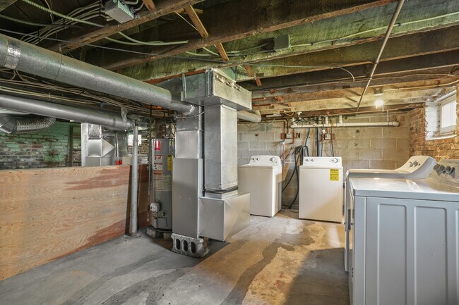 Building Photo - 221 Hunyadi Ave