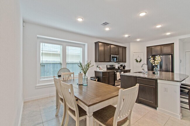 Building Photo - 12335 Summerbrook Dr