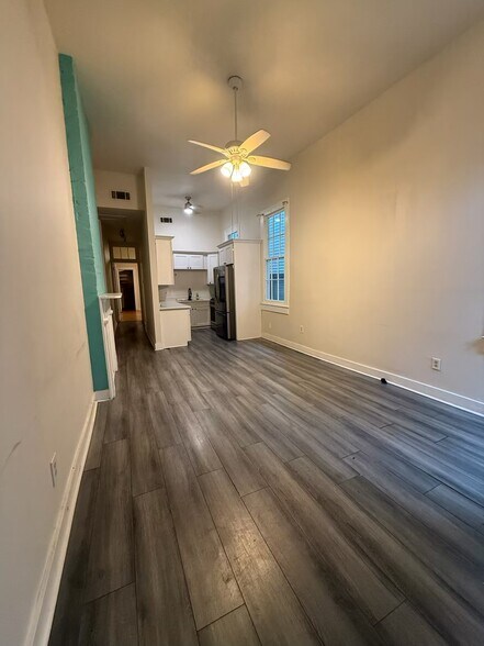 Building Photo - 1008 Josephine St