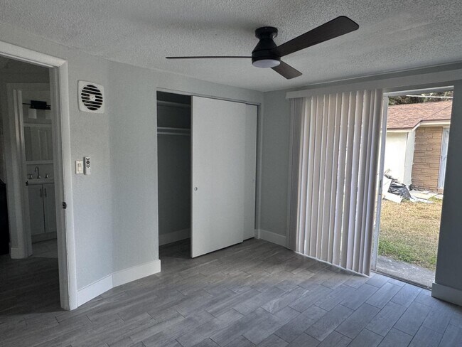 Building Photo - 13808 N 21st St