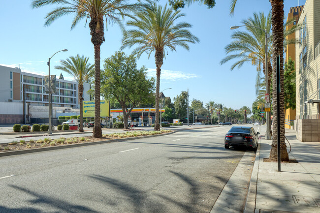 Building Photo - 265 S Arroyo Pkwy