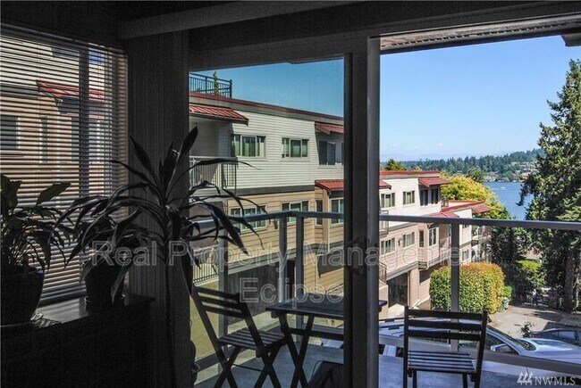 Building Photo - 3825 NE 155th Pl