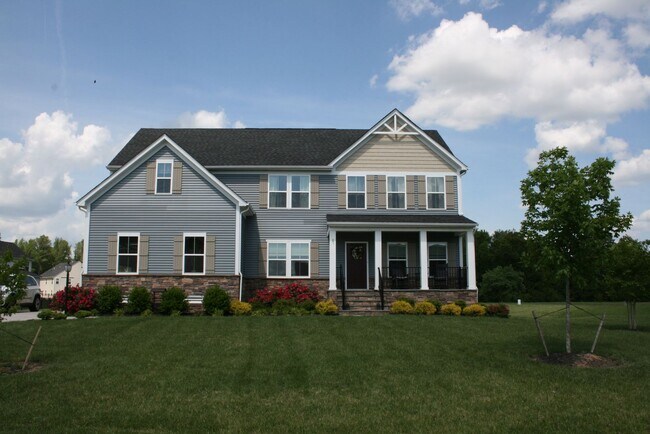 Building Photo - Large 4 bedroom home