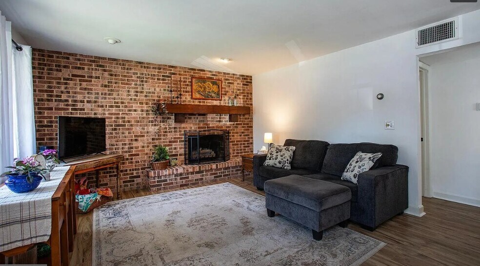 Building Photo - 907 Rhue Haus Ln
