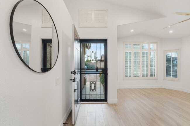 Building Photo - Modern & Spacious 3 Bed 2 Bath Home in Nor...